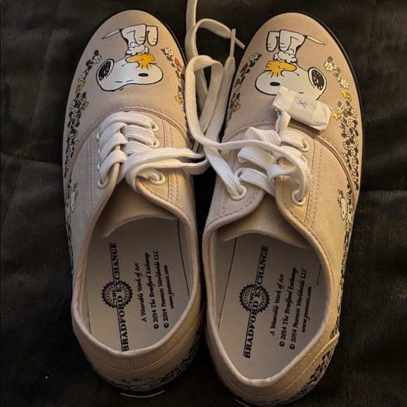 Snoopy Canvas Sneakers - Beige and Black - Picture 4 of 7